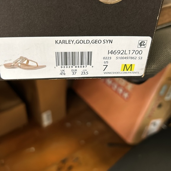 Vionic Karley in Gold - Picture 4 of 4